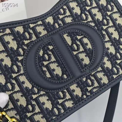 Hobo underarm bag size: 23.5*15*6cm