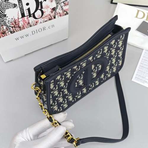 Hobo underarm bag size: 23.5*15*6cm