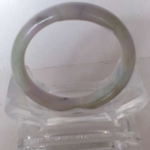 翡翠A玉手鈪，12/55 mm內徑，淺紫色調 圓滑好水頭， 原價過千元，因有瑕疵小裂紋， ...