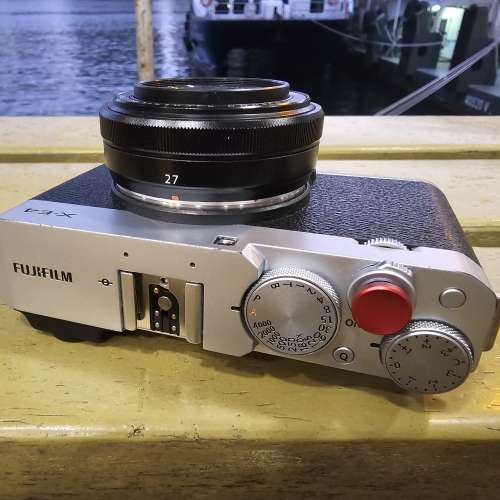 Fujifilm X-E4 銀色 body, 不連鏡頭