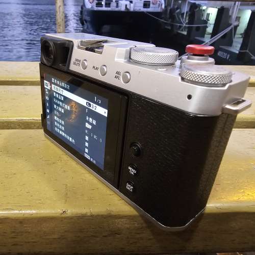 Fujifilm X-E4 銀色 body, 不連鏡頭