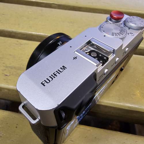 Fujifilm X-E4 銀色 body, 不連鏡頭