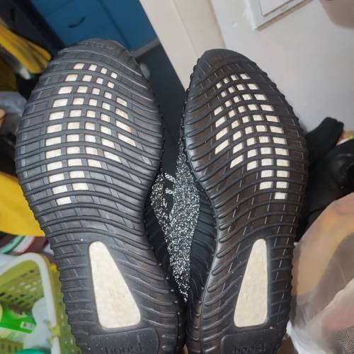 yeezy 350v2黑滿天星