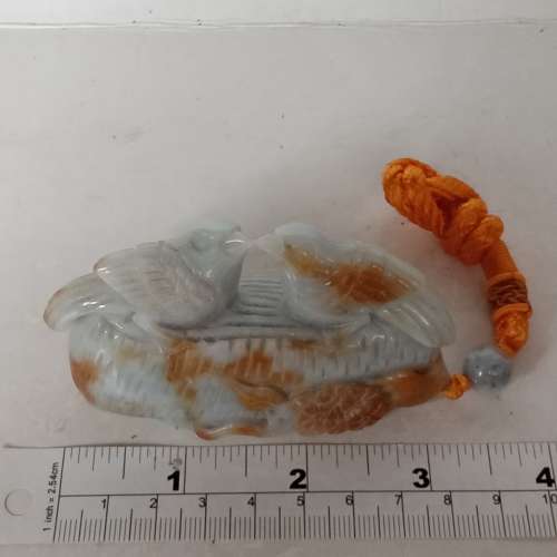 清理存貨買一送一。翡翠A玉相思雀擺件，原價每件680元現兩件共售680元。no.B9.9.24