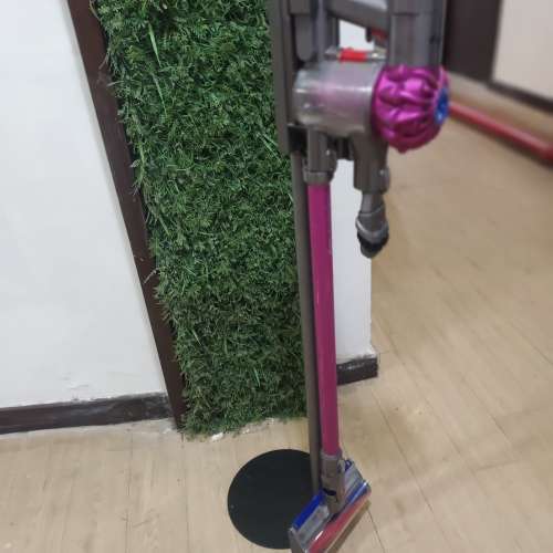 Dyson V6 vacuum with stand 吸塵機連脚架