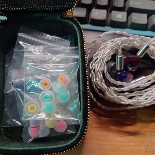 放 99.99%新 有盒齊件 Pula Anvil 114 圈鐵骨單元三混合耳機