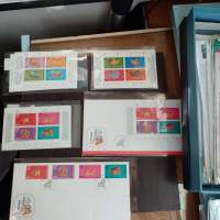香港生肖: 小全張每張$15  豬(有40張)   虎 (有2張)   牛(有1張) 1998虎年小全張  ,...