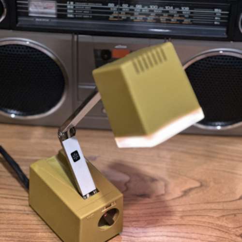 出售 昭和時期 vintage 座枱燈一箋，需使用100v變壓器,2段光暗選擇,可掛牆,可調高低...