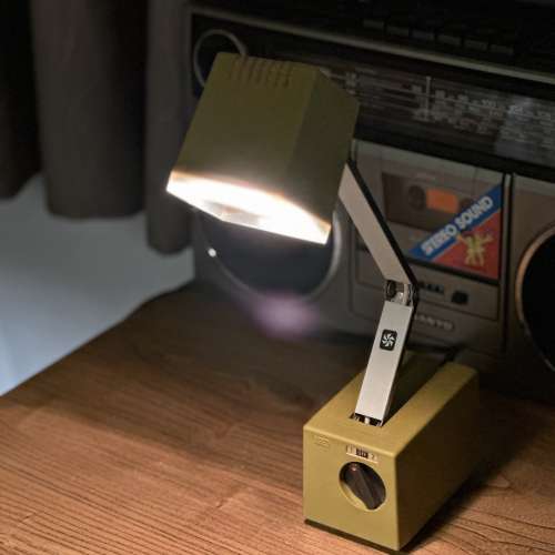 出售 昭和時期 vintage 座枱燈一箋，需使用100v變壓器,2段光暗選擇,可掛牆,可調高低...