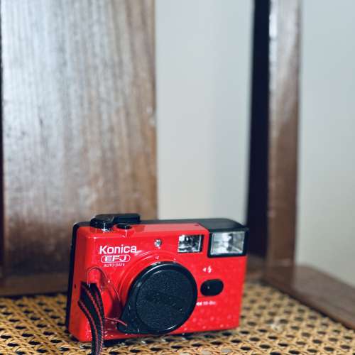 出售 Konica EFJ菲林相機一部，拍攝功能正常，閃光燈正常，只是紀錄日子功能失效，...