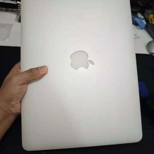 IntelCore i7 MacBook Air 成色好，頂配8G記憶體，256G 固態硬盤，超薄身。