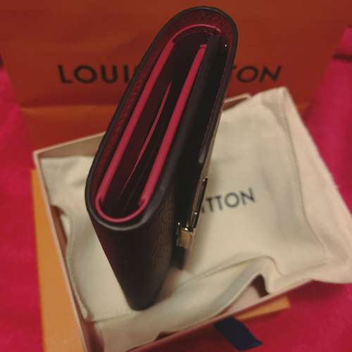 LV M26157 銀包 黑桃紅