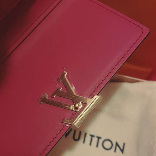 LV M26157 銀包 黑桃紅