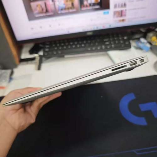 IntelCore i7 MacBook Air 頂配8G記憶體，256G 固態硬盤，超薄身。