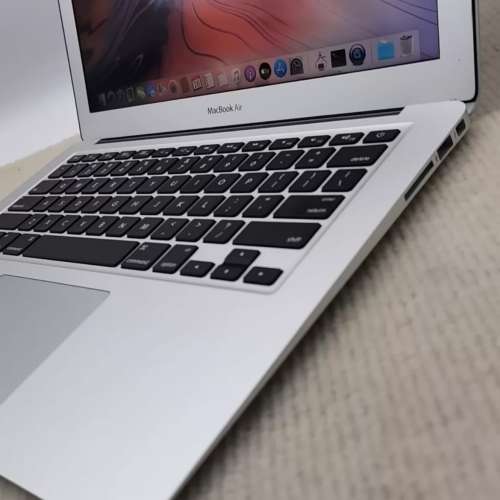 Apple MacBook Air IntelCore i7 13寸 ，8G RAM，256G SSD固態硬盤，超輕細部方便攜...