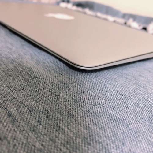 IntelCore i7 MacBook Air 成色好，頂配8G記憶體，256G 固態硬盤，超薄身。