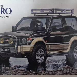 Aoshima  MMC Pajero Mataltop Wide XR-II Custom 1/24拼裝模型