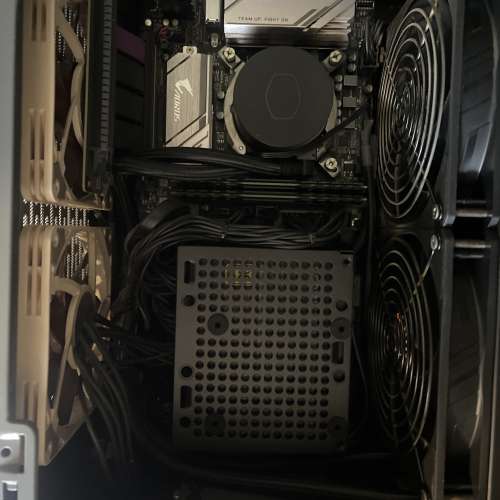 I79700KF 連底板連ram機箱火牛 ,有顯示卡就可以使用