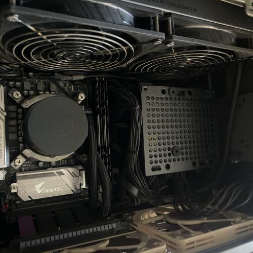 I79700KF 連底板連ram機箱火牛 ,有顯示卡就可以使用