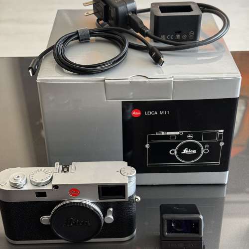 Leica M11 Body (Silver) with Vasoflex 2