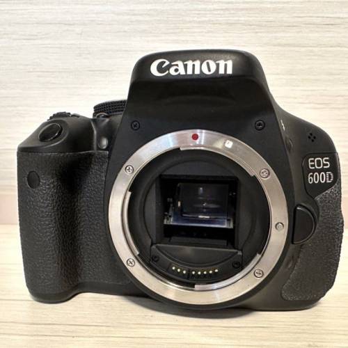 Canon EOS 600D DSLR Camera Body - 99% Like New 全新一樣機身 手快有