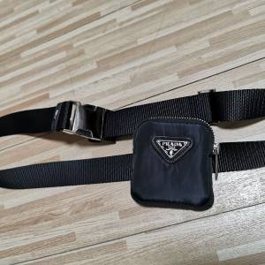 Prada 腰包