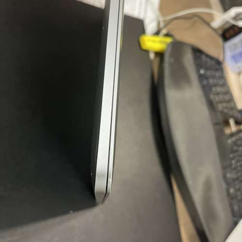 Macbook Pro 2020 intel cpu 已裝雙系統， i5, 8gb ram, 256gb 儲存 功能正常，冇...