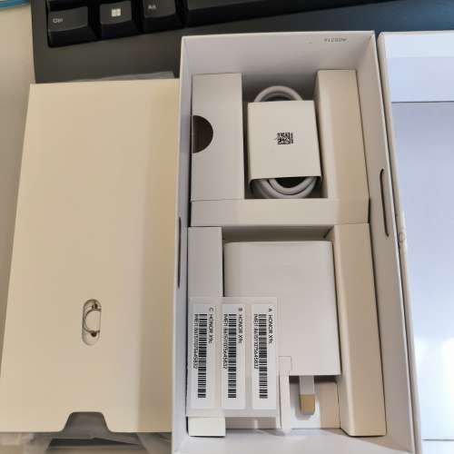 出售全新未用紫色HONOR X9C。