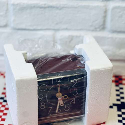 出售 全新 日本三菱坐枱時鐘一個,可作電源計時開關,亦可作為時鐘之用,100%正常,100...