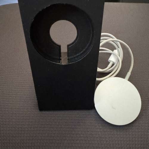 Apple Magsafe charger + Native Union 座 iPhone