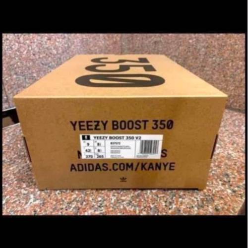 全新Yeezy boost v2 frozen yellow size us 9 uk 8.5