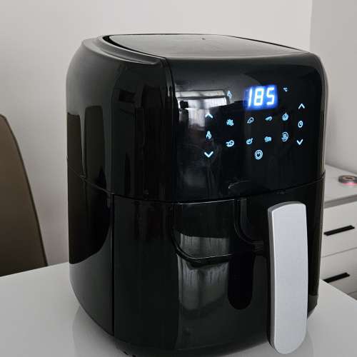 電子版氣炸鍋6公升，100%work，私保2星期，平售100元，留whatsapp