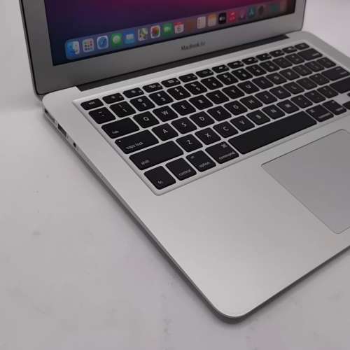 13寸macbook Air i7高配筆記本電腦，8GB記憶體 ，256G固態SSD硬盤，超高性價比輕薄...