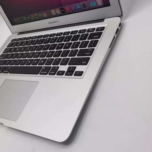13寸macbook Air i7高配筆記本電腦，8GB記憶體 ，256G固態SSD硬盤，超高性價比輕薄...