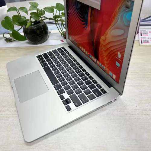 13寸 macbook Air i7筆記本，8GB記憶體  256G固態SSD硬盤，超高性價比輕薄筆記本電...