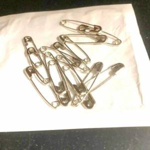 扣針 Safety Pins ( $10/1 pack )