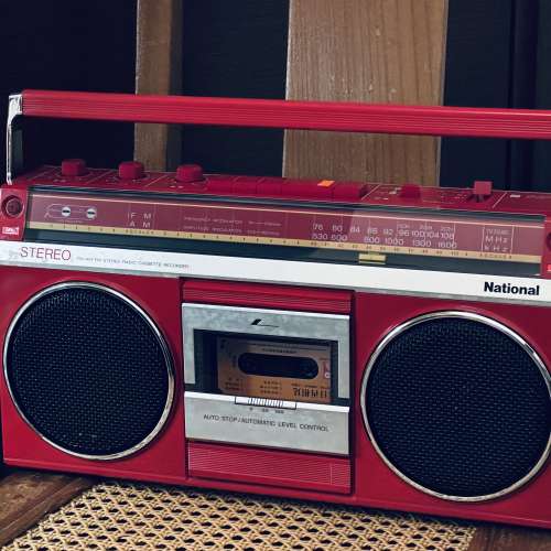 出售National boombox －部，型號RX-4940，100%正常，外觀80%新，收音機接收𩆜敏，...