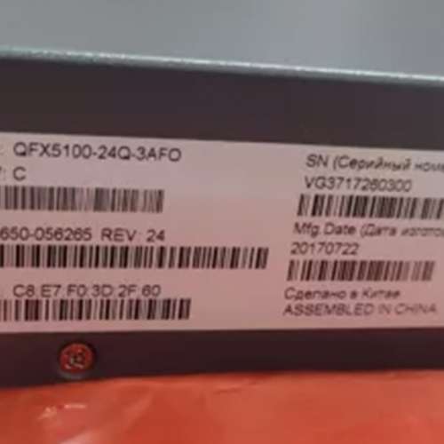 Juniper QFX5100-24Q-3AFO 24x QSFP+ AC Power Switch Excellent condition