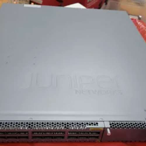 Juniper QFX5100-24Q-3AFO 24x QSFP+ AC Power Switch Excellent condition