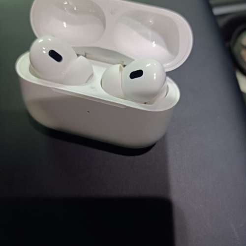 90% Apple airpods pro 2 usb c