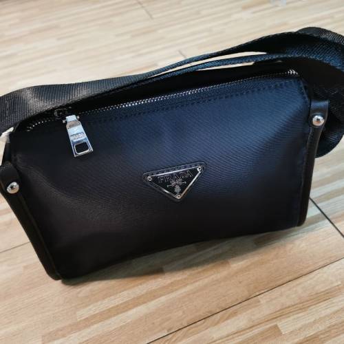 Prada 單肩斜孭袋