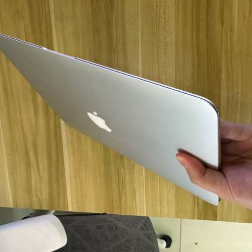13寸 macbook Air i7高配筆記本電腦，8GB記憶體 256G固態SSD硬盤，超高性價比輕薄筆...