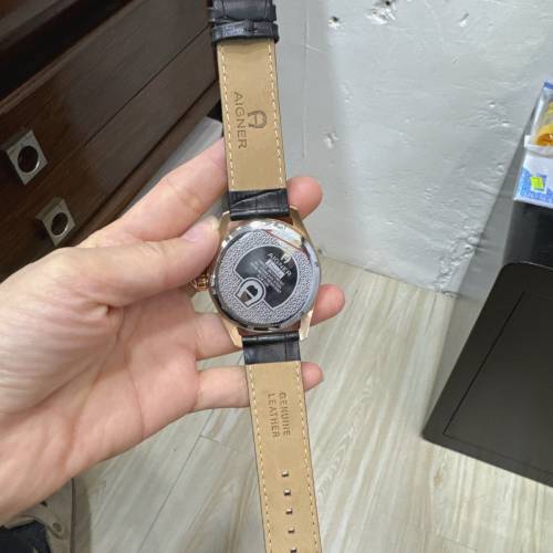 AIGNER WATCHAble執笠價清，正價1萬幾，現執笠價900咋🙈🙈