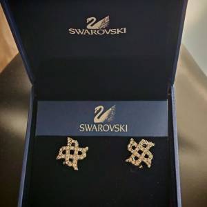 Used  Swallowski  夾式耳環