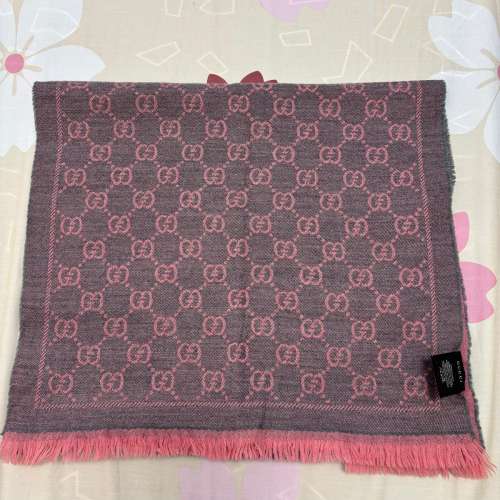 Gucci 頸巾