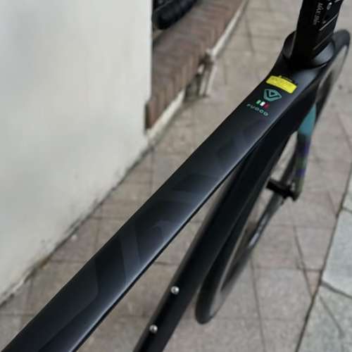 2025 新款 JAVA FUOCO TOP 火6 24速 油剎碳刀碳纖維公路車 送水架前後蛙燈