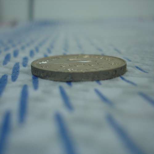 日本 1985 年即昭和 60 年發行筑波世界博覽會紀念版 500 Yen 鎳幣