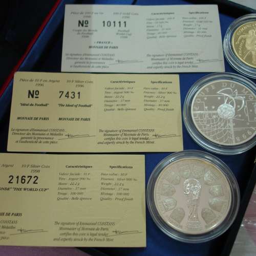 法國 1998 年發行第 16 屆法國世界盃足球賽紀念版 1 套 3 枚金幣及銀幣