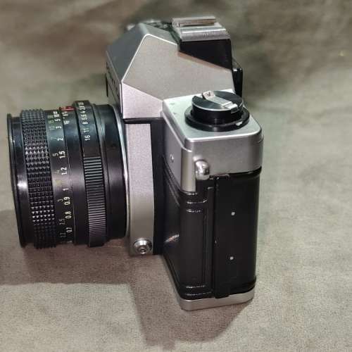 Praktica MTL5 + Pentacon 50/1.8 M42 film camera