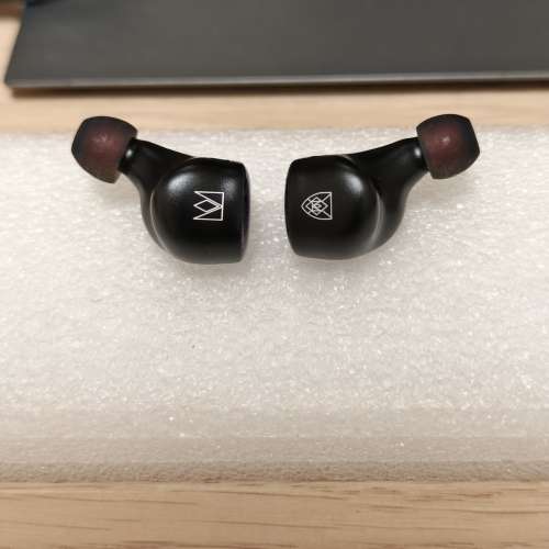 99.9% new Noble Audio Knight